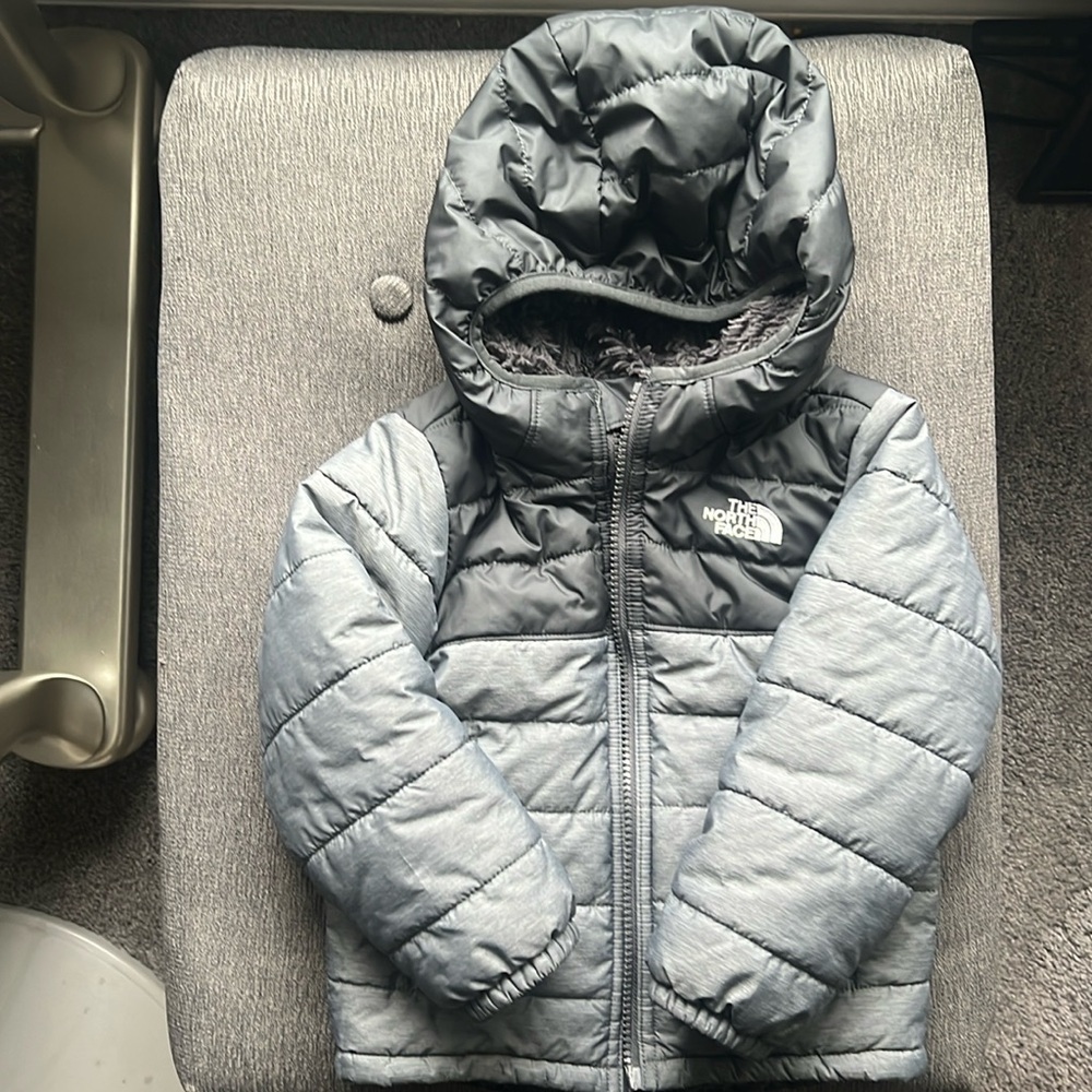 Northface Toddler Boys’ Gray/Black Mount Chimborazo reversible coat 3T